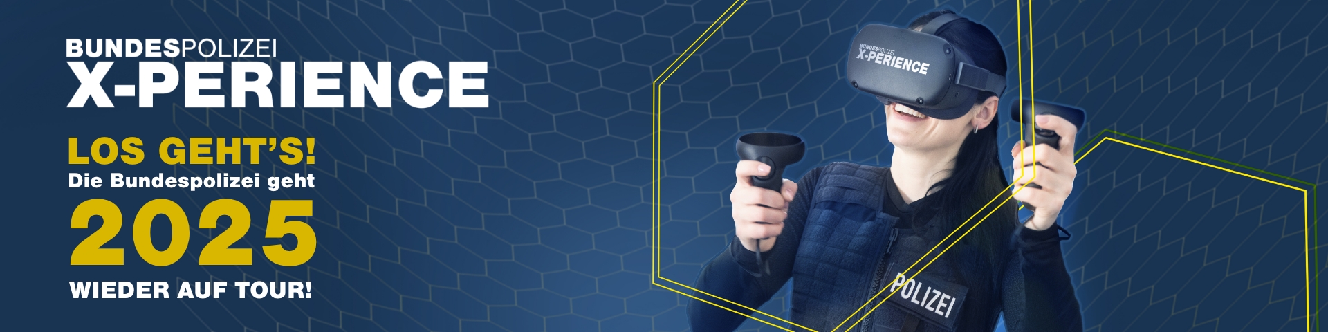 Frau mit einer VR Brille